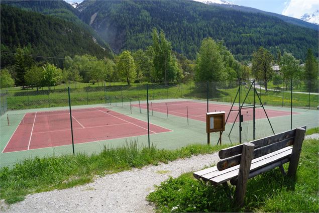 Terrains de tennis à Bramans - OT HMV- Ingrid Pauwels-Etiévant