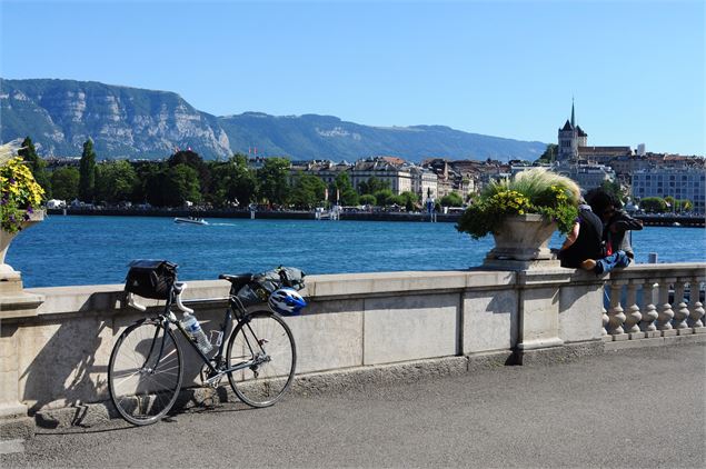 Genève au bord du lac Léman - France Vélo Tourisme