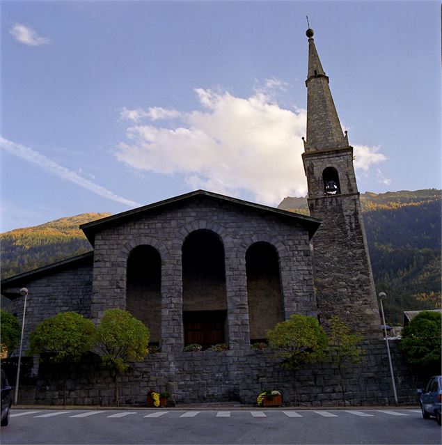 Vue extérieure de l'église de Modane - Pierre Witt