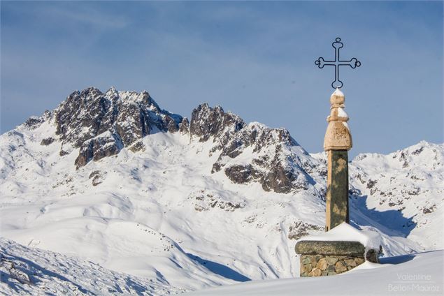 Croix du Col de la Croix de Fer en hiver - Valentine BM photographie