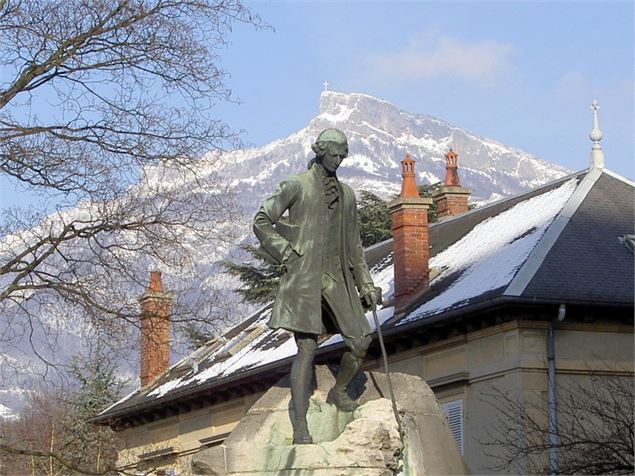 Statue de Rousseau par Mars-Valett - F. Juttet