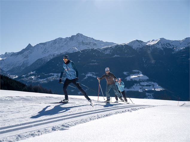Ski de fond avec une magnifique vue sur la Vallée - Tristan Shu