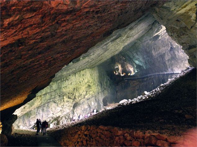 Porche Grottes du Cerdon - Grottes du Cerdon