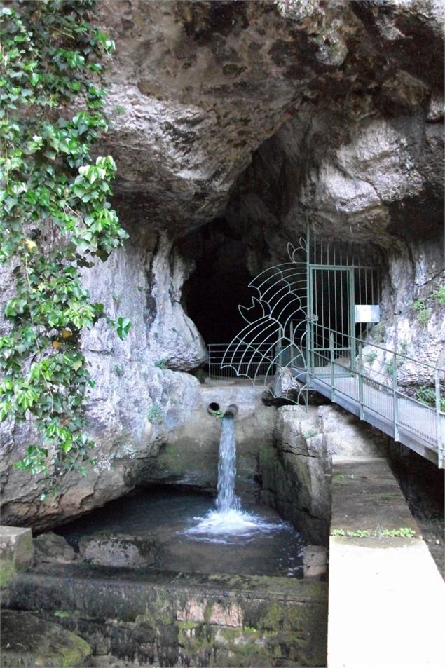 Reculée et grotte de Corveissiat, un site classé