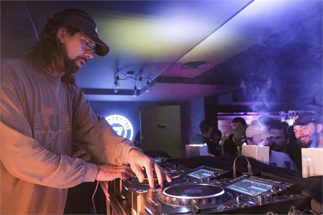DJ lors d'une Seven Party - Anthony Cottarel
