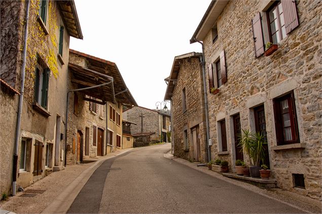 Village d'Ambutrix - Marilou Perino