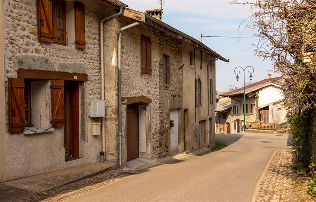 Village d'Ambutrix - Marilou Perino