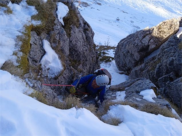 Escalade Neige, glace et rocher - V. Glauzy - OT Alpes du Léman