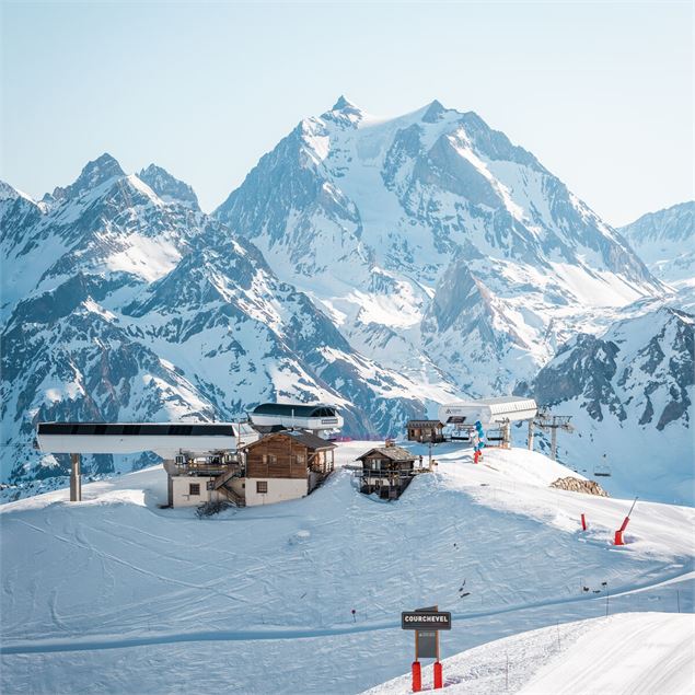 Vue du haut de Vizelle avec les remontées de Vizelle, des Suisses et des Marmottes - Courchevel Tour