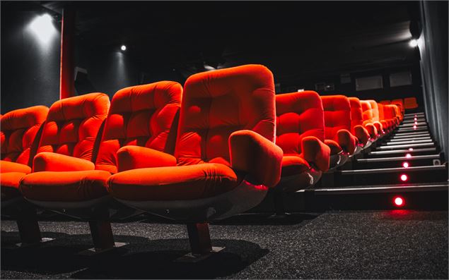 Salle de projection avec sièges très confortables - OT Flaine-Candice Genard