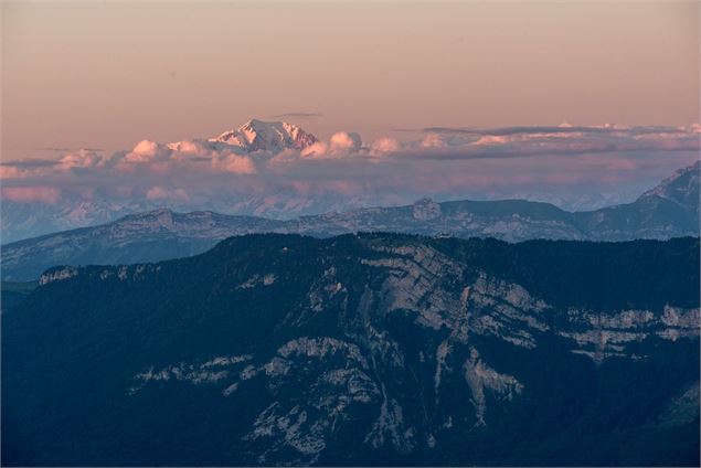 Vue sur le Revard et le Mont Blanc - © Savoie Mont Blanc - Anglade