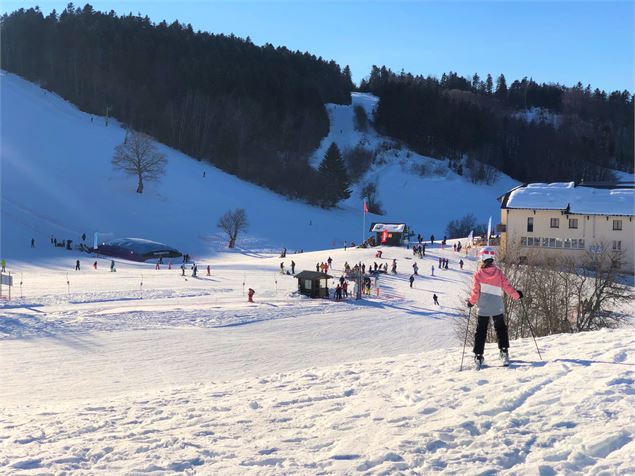 Ski Alpin aux Plans d'Hotonnes - Office de Tourisme Bugey Sud Grand Colombier