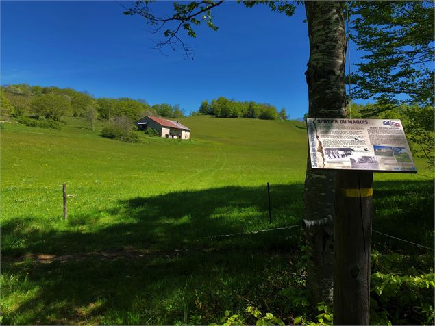 Panneaux d'information du Sentier du Maquis de Retord - Office de Tourisme Bugey Sud Grand Colombier