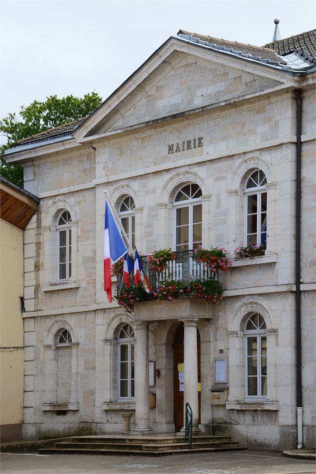 Mairie - Saint-Jean-le-Vieux - JF BASSET