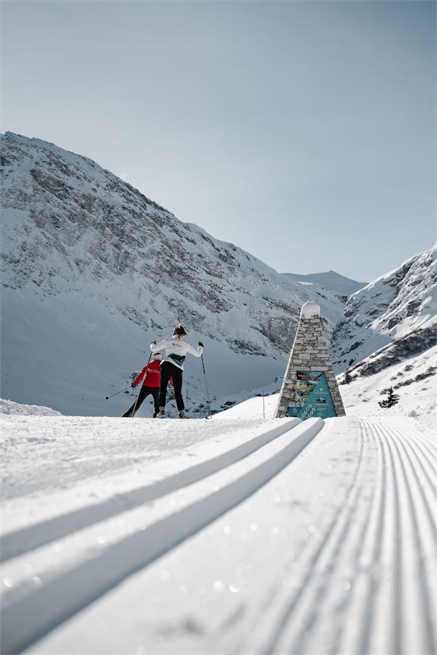 Cession ski de fond entre amies dans la Vallée du Manchet à Val d'Isère - Yann Allegre