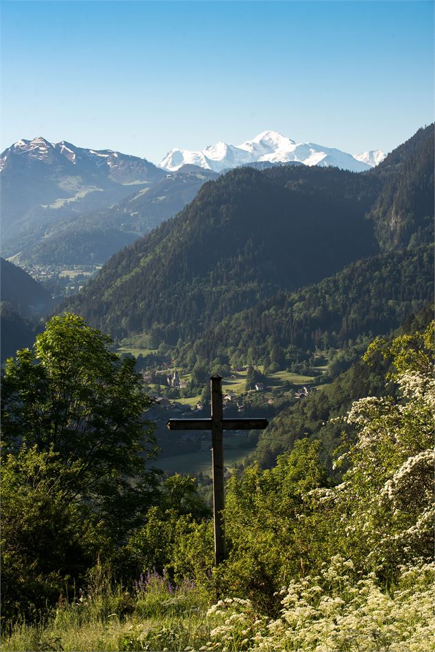 Le Mont-Blanc vu depuis le sentier - Yvan Tisseyre / OT Vallée d'Aulps