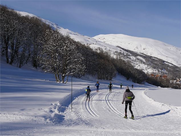 En ski de fond sur le domaine nordique de Valloire, piste verte - A. Pernet / Valloire Tourisme