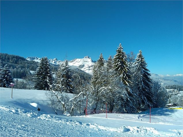 L'espace luge de la Cry à Combloux est située à proximité des pistes de ski alpin face aux 4 Têtes -