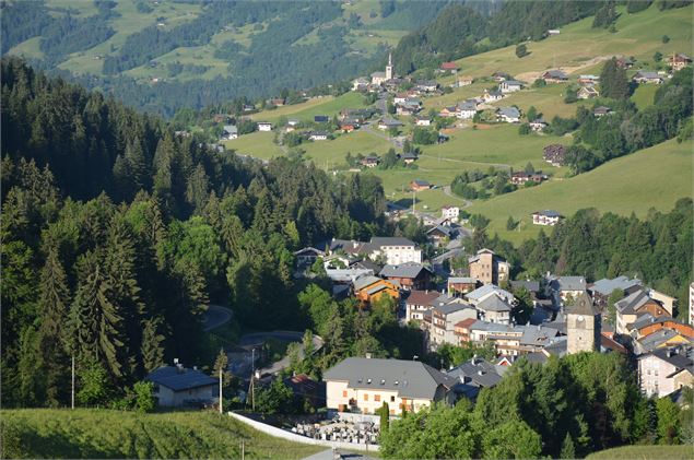 Village de Flumet depuis les Pontets Morettes - Office de Tourisme du Val d'Arly