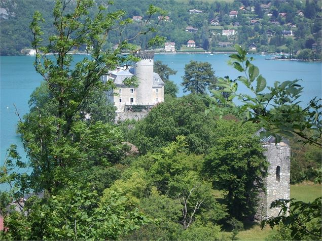Vue sur les château de Duingt - Lac Annecy Tourisme