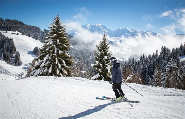 Face à Praz-sur-Arly, ski sur le Christomet et la piste de Bonjournal direction la Giettaz - Soren R