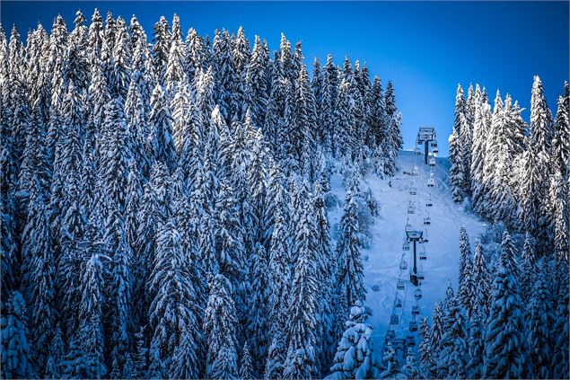 Piste de ski sur le Pleney en hiver - Sam Ingles - OT Morzine