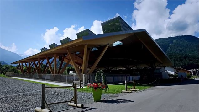 Lieu original pour organiser un séminaire à la montagne - La Patinoire de Samoens - OT Samoens