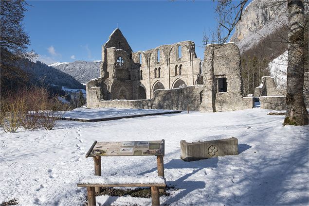Le cloître en hiver - Yvan Tisseyre/OT Vallée d'Aulps