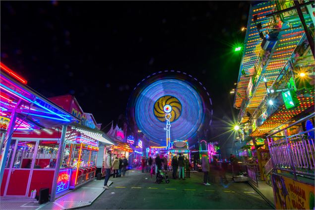 Fête foraine place des Romains - Ville d'Annecy