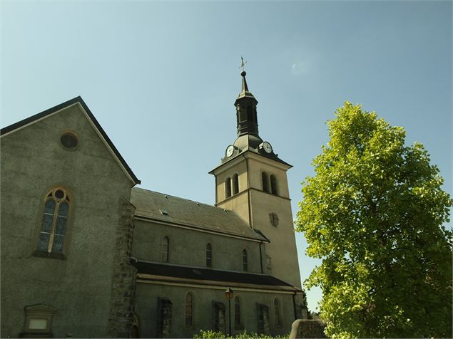 Eglise Saint Loup vu de l'extérieur - @DestinationLéman