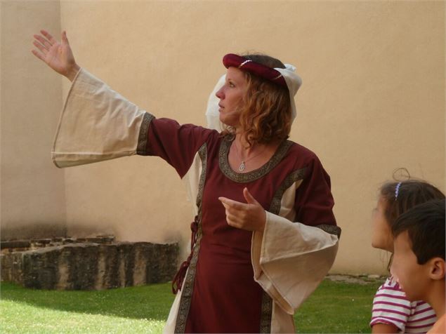 Visite contée au Château des Allymes - Christelle de Lémya Arts & Contes