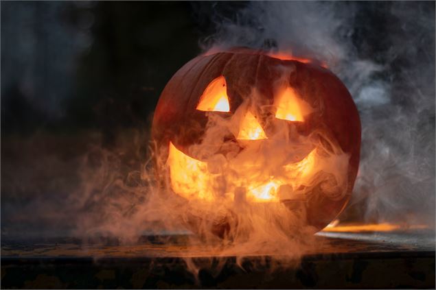 Sculpture de citrouille d'Halloween à Valloire - Photo by Szabó János on Unsplash