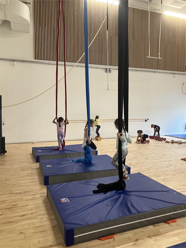 Stage cirque 7-12 ans - etac