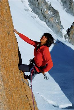 Catherine en escalade sur rocher - C.Destivelle