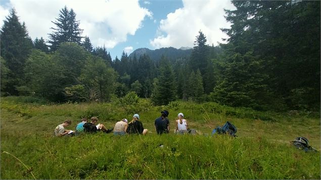 Rando jeunes dans la réserve naturelle