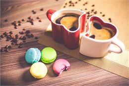 macarons et cafés noirs - Pexels de Pixabay