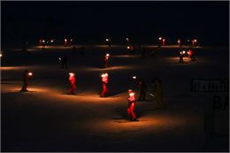 Suivez les Moniteurs à la Descente aux Flambeaux de l'ESF de La Rosière !