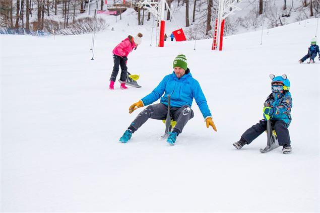 Yooner en famille à Val d'Isère en hiver sur la piste de la Savonnette - Angèle Barreira