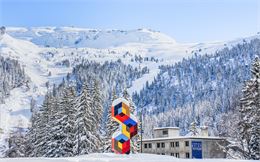 Vue sur les Trois Hexagones et le domaine skiable en arrière-plan - OT Flaine-Candice Genard