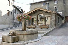 Le four banal d'Aussois et la fontaine - P.Lesieur - OTHMV