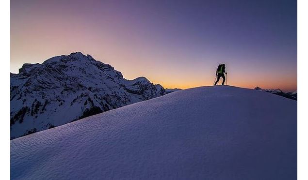 Ski de randonnée au coucher de soleil - sortie encadrée par le bureau des guides Thônes Manigod - Th