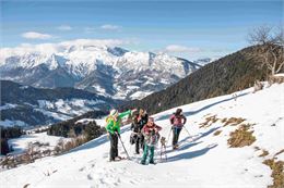 groupe raquettes montagne - Office de Tourisme Thônes Coeur des Vallées