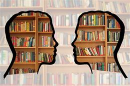 Silhouette de deux visages avec des livres à l'intérieur - D.R.