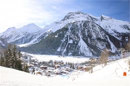 Vue sur le village de Pralognan - Ariane Fornia - Itinera Magica