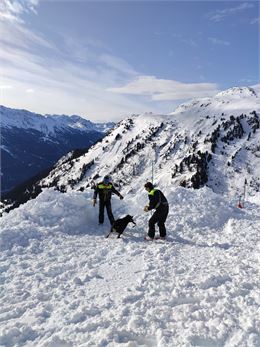 Exercice de chien d'avalanche à Aussois - OTHMV - A.Lombard