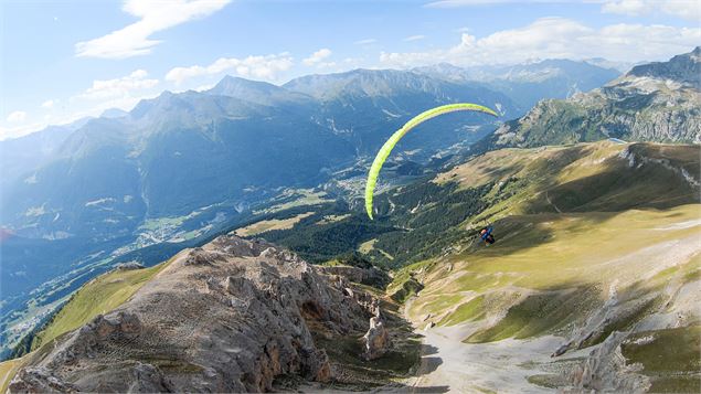 Vol parapente bi-place au-dessus d'Aussois - OTHMV