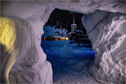 Grotte de neige sculptée - Nomad Photographie