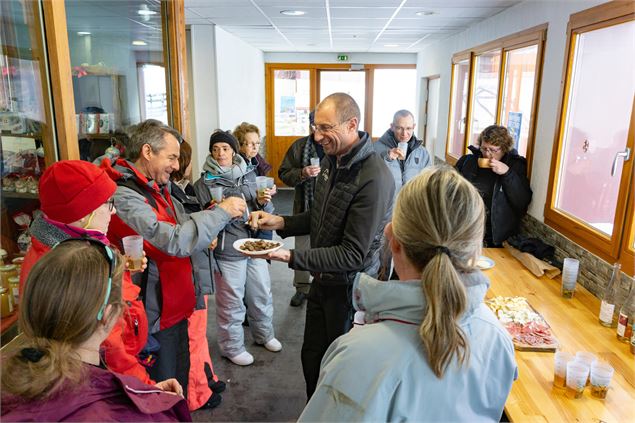 Visite de la ferme de l'Aubrac - Corbier Tourisme