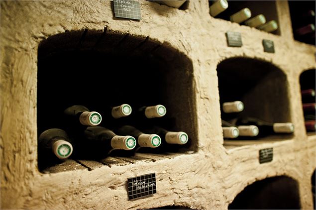 Dégustation de vin au Château des Comtes de Challes - Château des Comtes de Challes