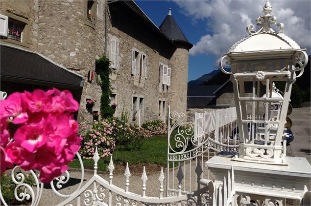 Dégustation de vin au Château des Comtes de Challes - Château des Comtes de Challes